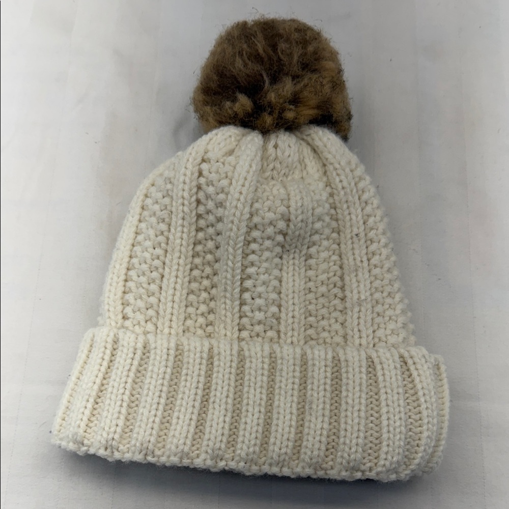 Cozy Cream Knit Pom-Pomโ Beanie